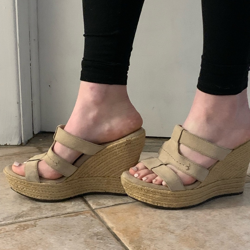 UGG woman’s espadrilles shoes size 8